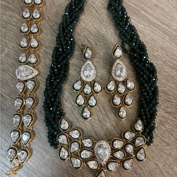 Elegant Gold and Silver Jewelry Set - Picture 3 of 3